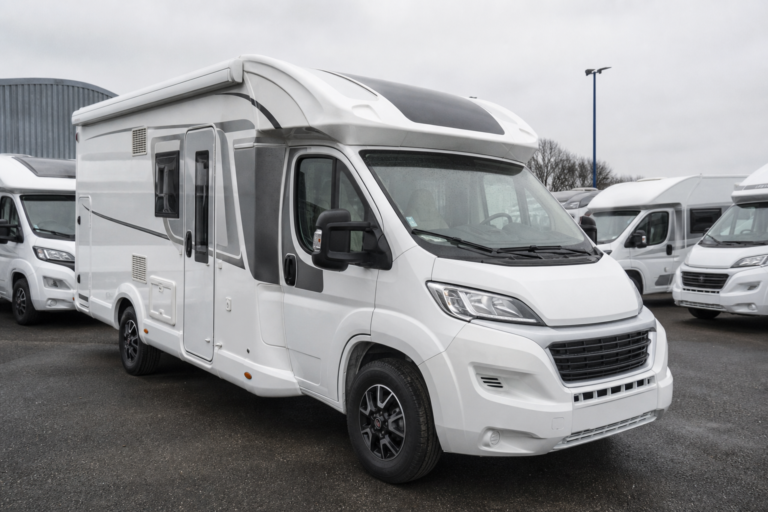 Camping-car d’occasion exposé chez Thouard dans l’Yonne
