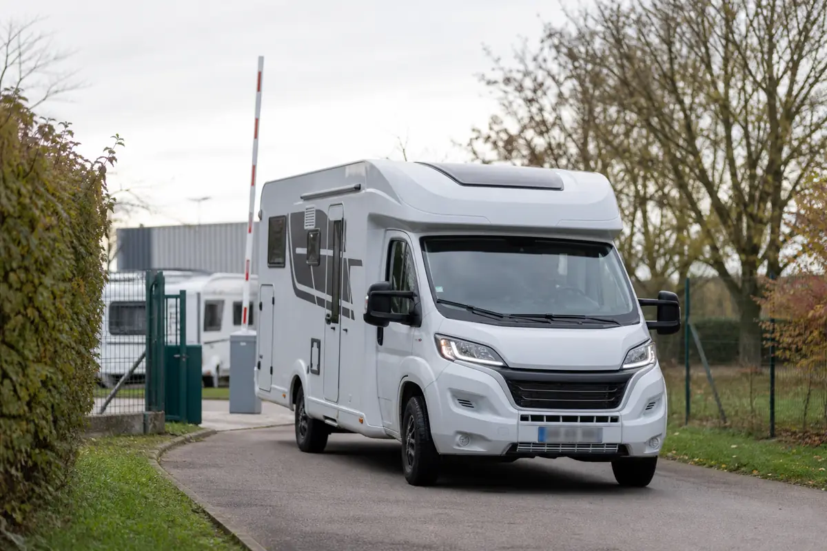 Longueur de camping-car : quel gabarit choisir pour conduire sereinement ?